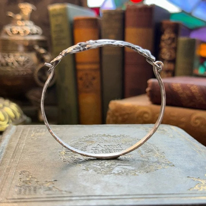 Florilda™ - VINTAGE FLORAL ENGRAVED BRACELET WITH ELEGANT DESIGN